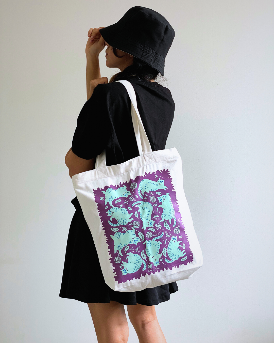 KALAMKITTY || White Tote Bag with Zipper